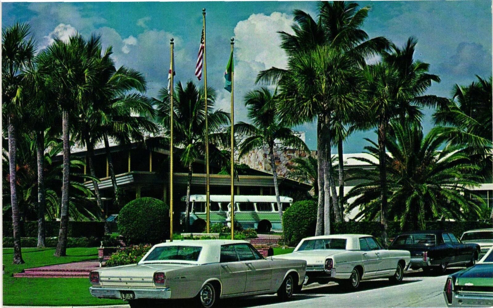 Vintage Postcard- 71-34. DORAL COUNTRY CLUB MIAMI FL. UnPost 1960