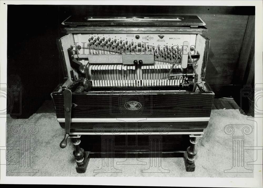 1982 Press Photo 1950 Spanish Street Organ, Hand Cranked - sra26699