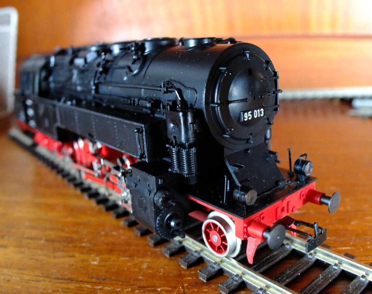 Liliput 9503 HO gauge DR BR 95 / Prussian T20 steam loco in black livery