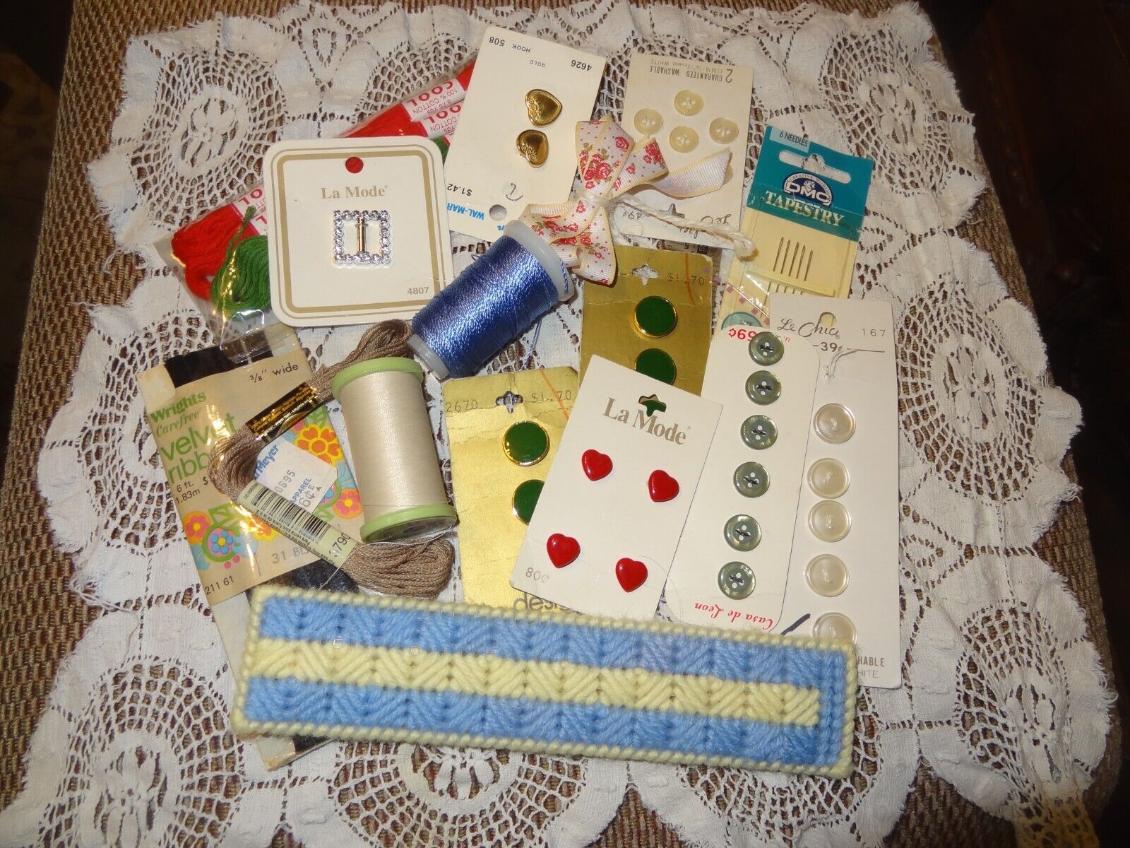 Lot of vintage sewing collectibles from Grandma's sewing drawer