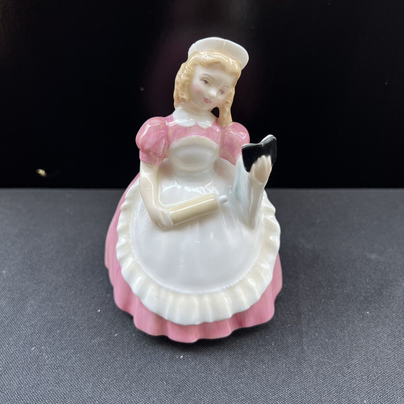 Royal Doulton Figurines Ladies Cookie HN2218 Porcelain Bone China England