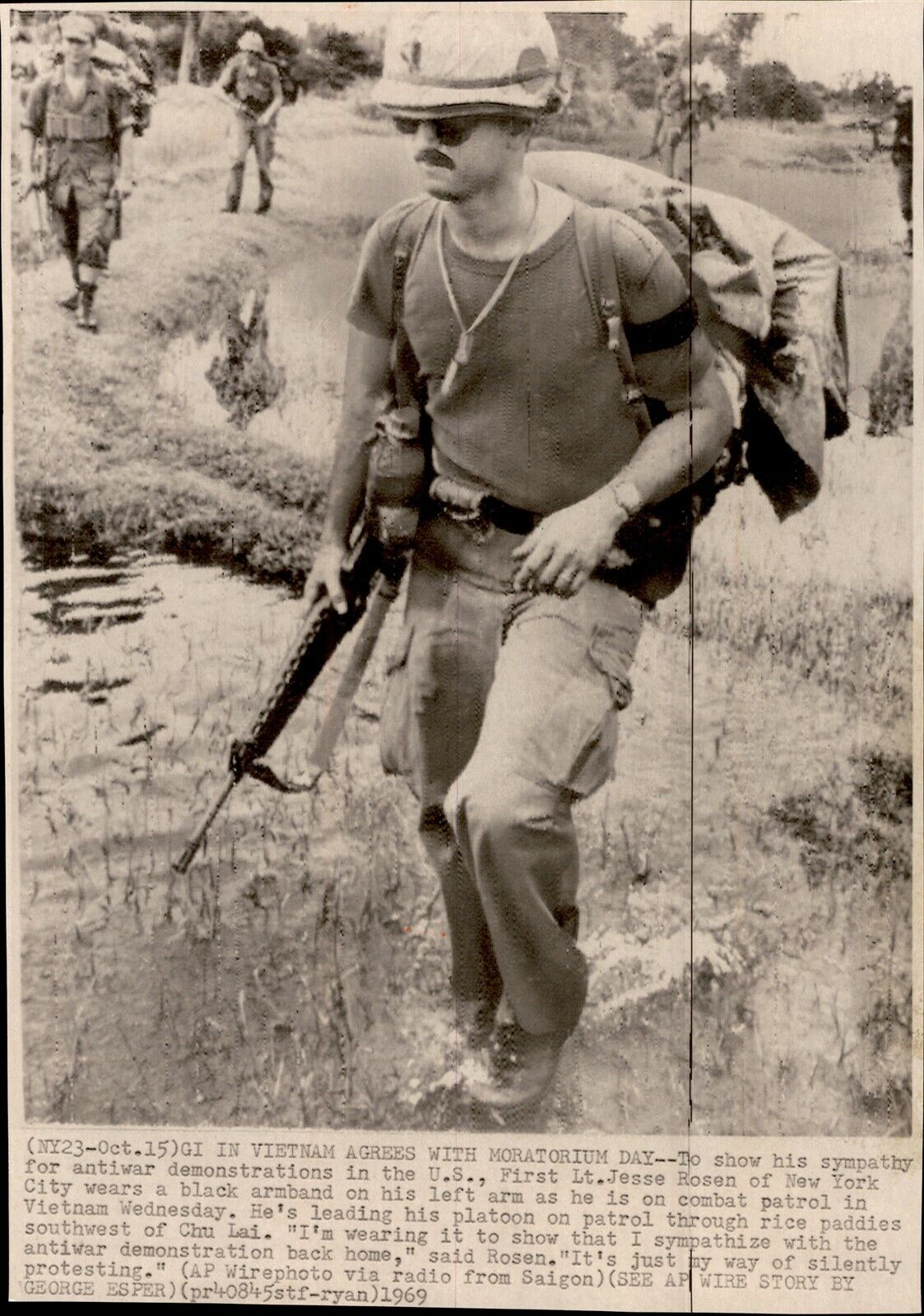 LG945 1969 Wire Photo GI IN VIETNAM AGREES WITH MORATORIUM DAY Combat Patrolman