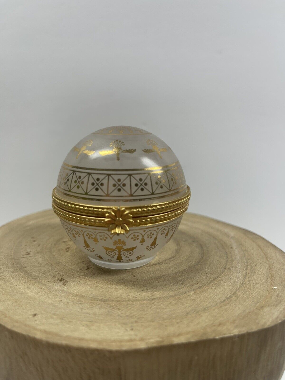 Vintage Estee Lauder Private Collection Frosted Gold Glass Keepsake Trinket Box 
