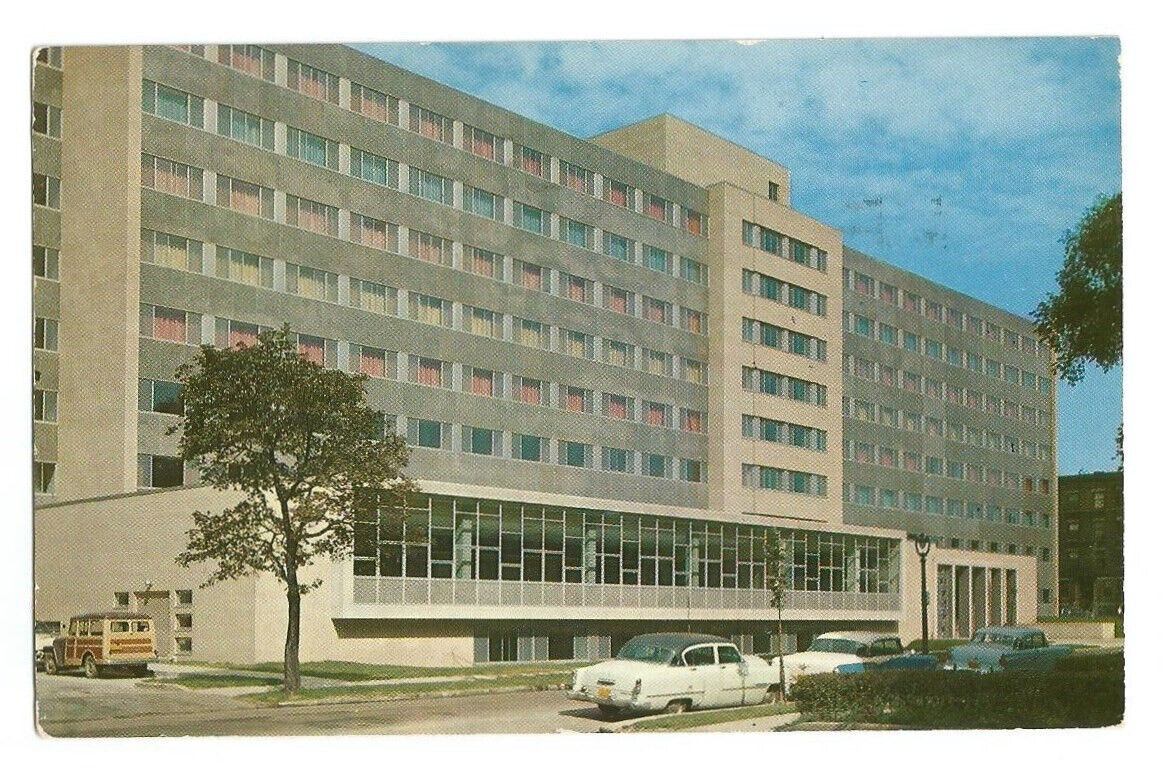 Milwaukee WI Postcard Wisconsin Marquette University Walter Schroeder Hall