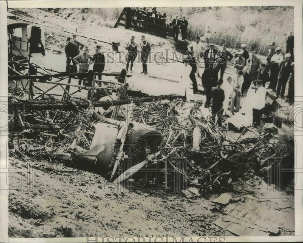 1935 Press Photo Dutch K.L.M. Air Liner Crashed & Burst Into Flames at Take Off