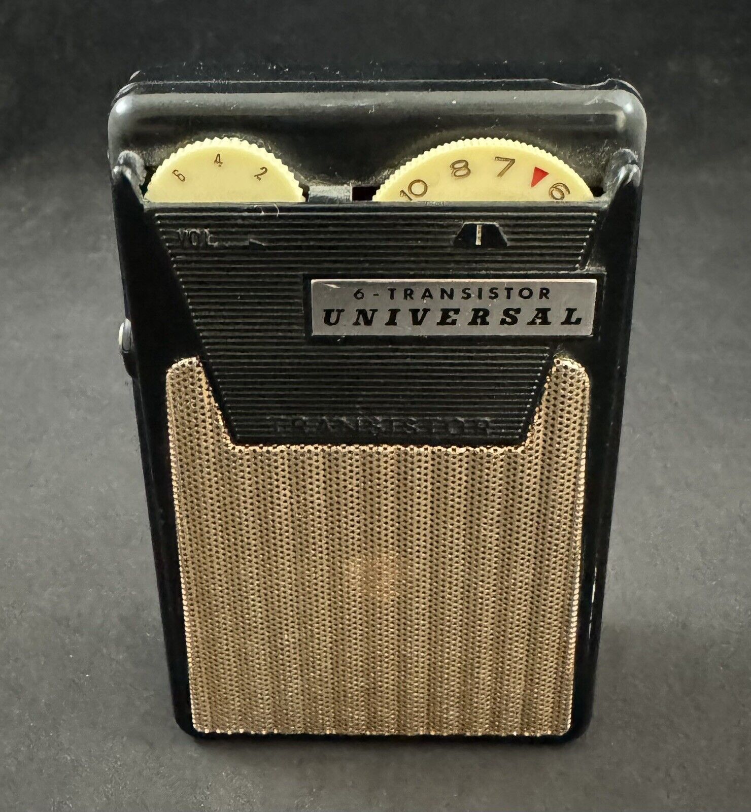 Vintage Universal PTR-62B 6-Transistor Radio - Made in Japan