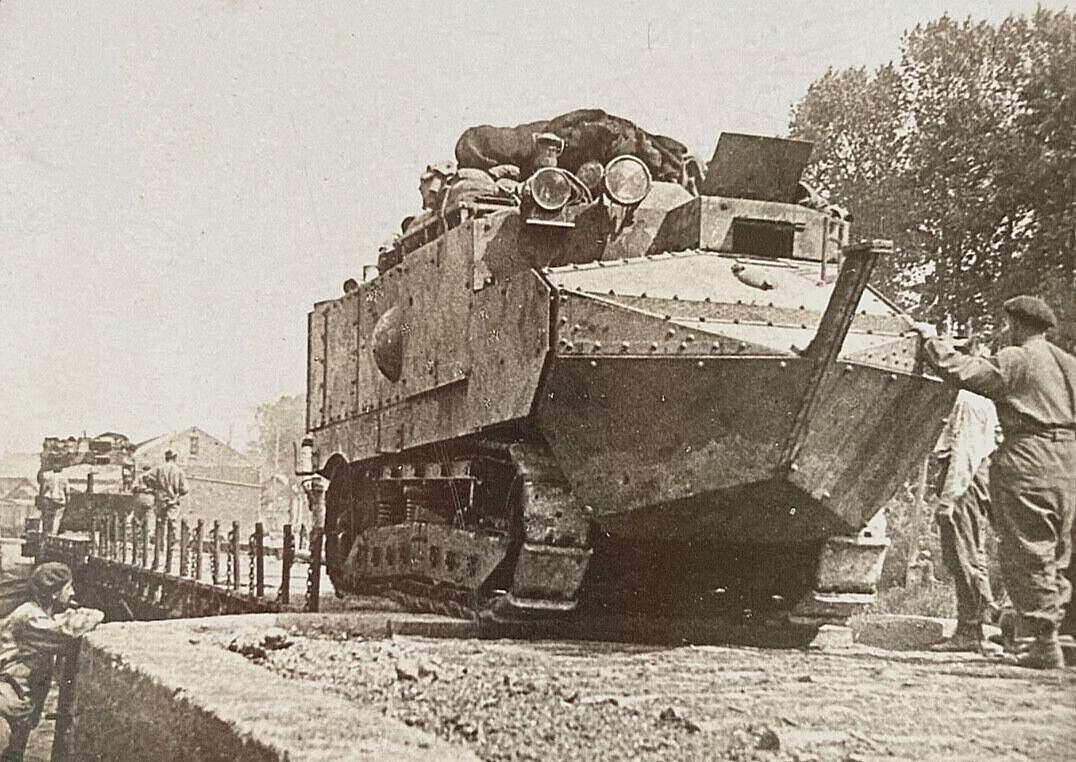 RARE WW1 FRANCE  1ST FRENCH TANK SCHNEIDER CA1 CROSSES SOMME STEREO VIEW PHOTO