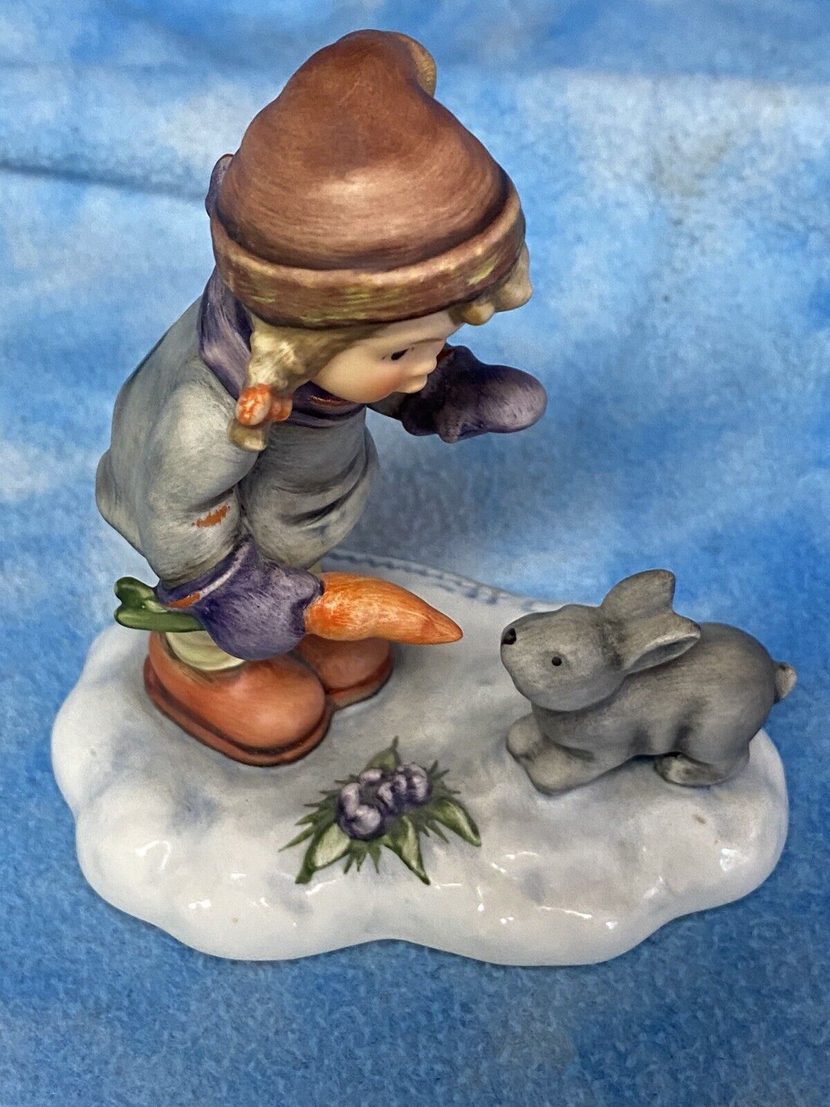 Hummel Figurine Peaceful Offering 1848/25000 made Great Condition