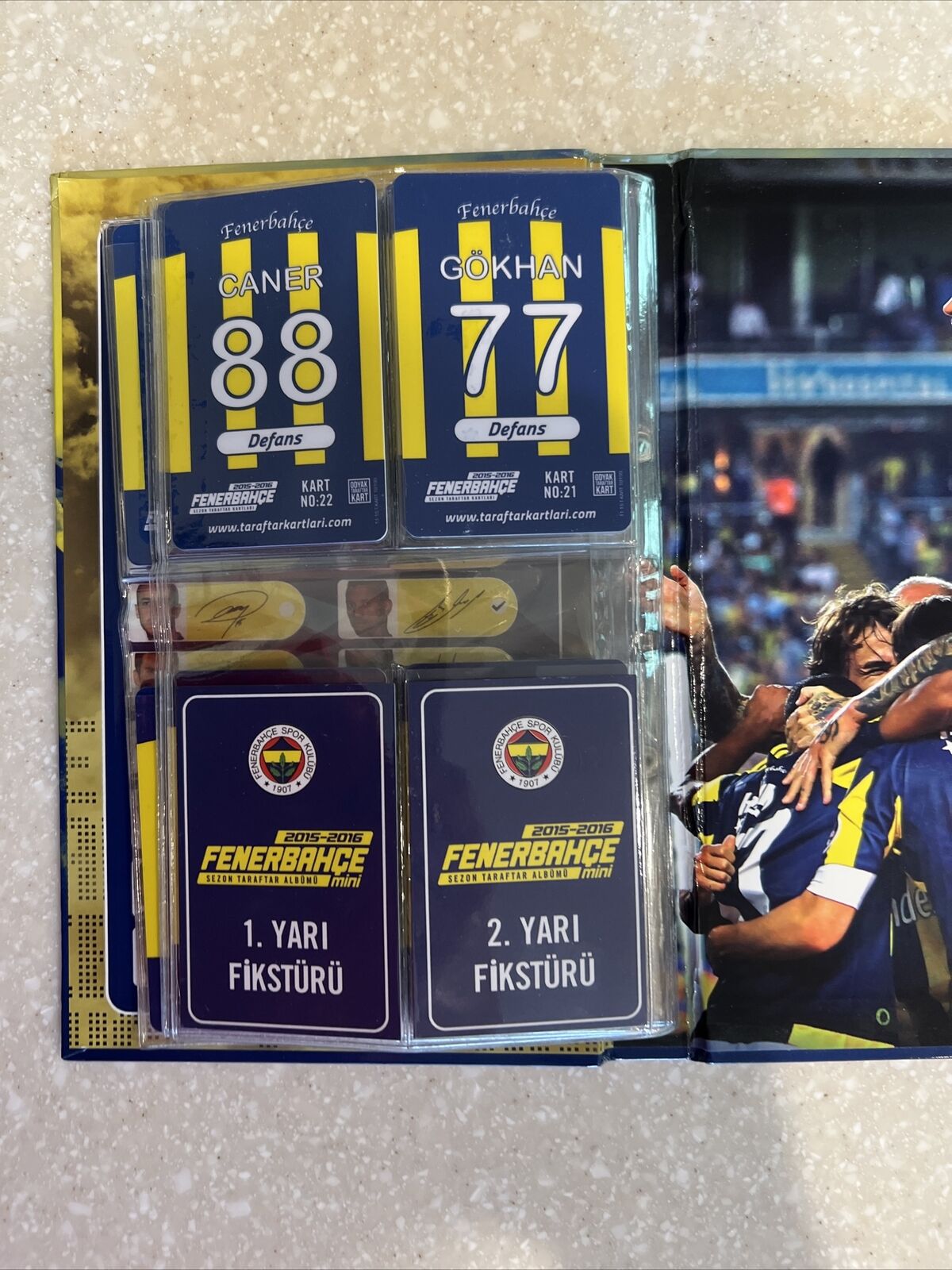 2015-2016 Fenerbahce Sports Card Album Robin van Persie Taraftar RARE soccer