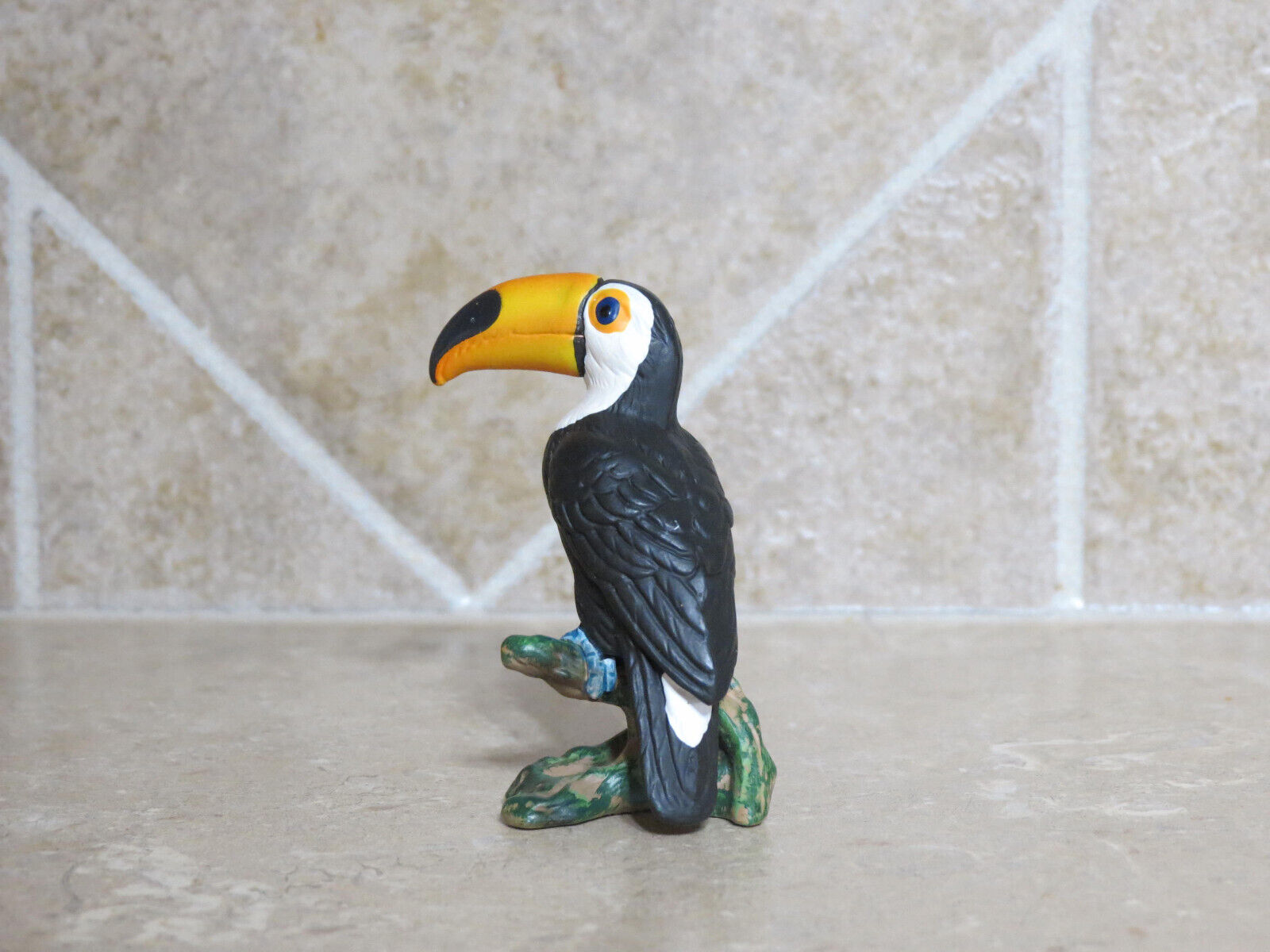 retired Schleich #14328 Toco Toucan tropical bird toy animal collectible 04-08 