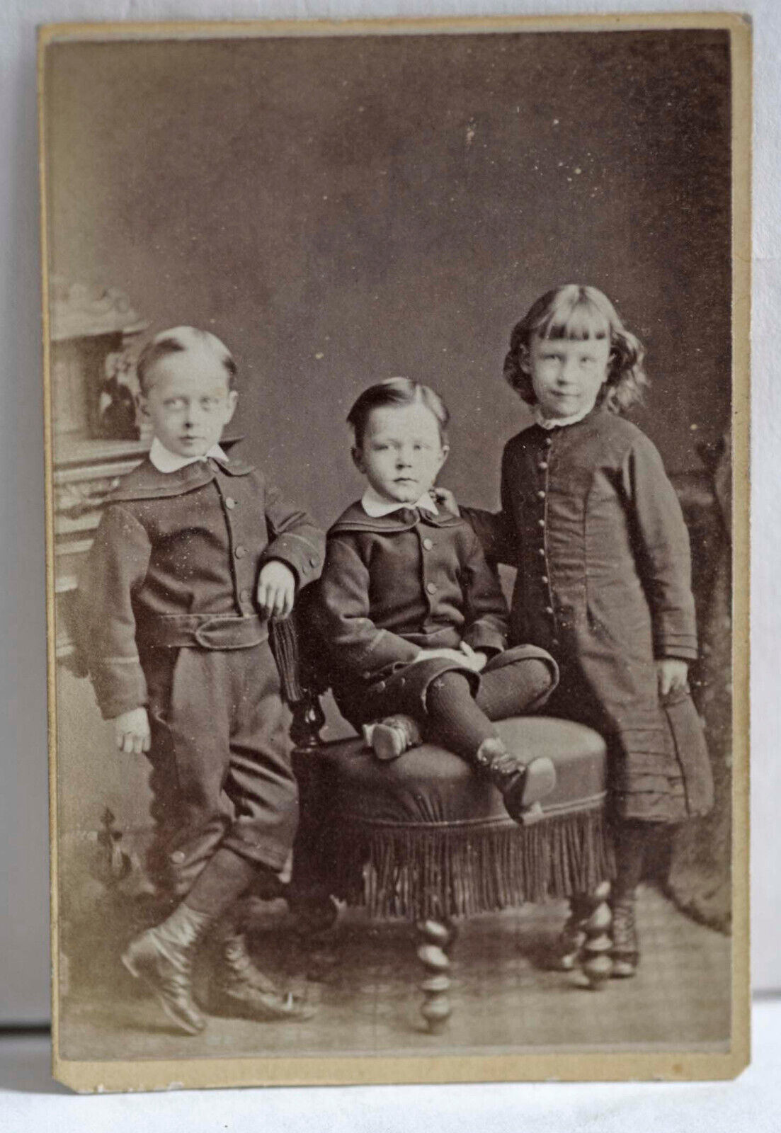 Very smart looking Victorian Siblings 1 x CDV Card  1860-1900\'s