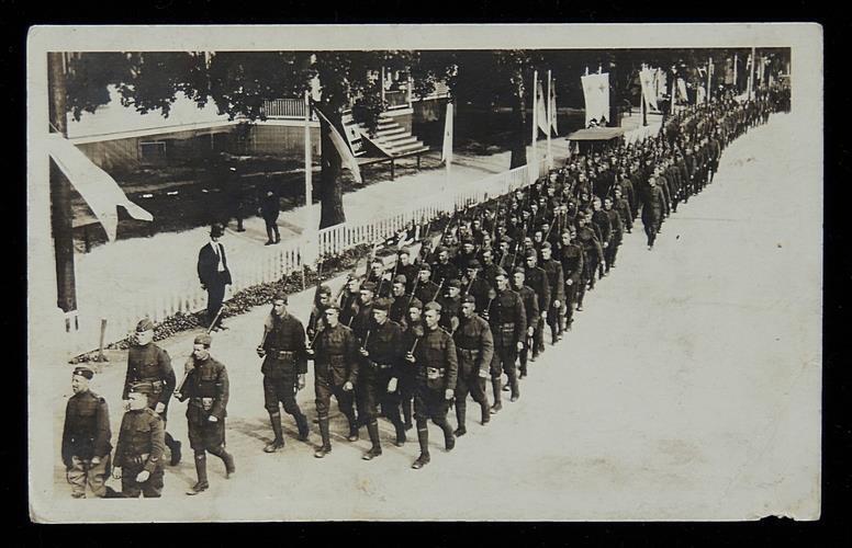 Marching Soldiers WWI  WW 1 era RRPC Militaria Photo Post Card
