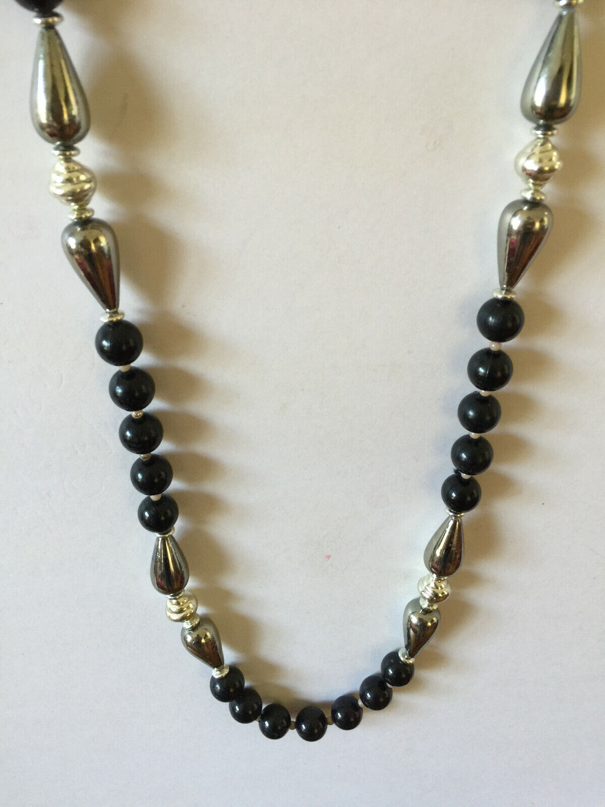 Minimalist Original Look Black Rhinestone & Silver Oval Taper Bead Necklace 30\