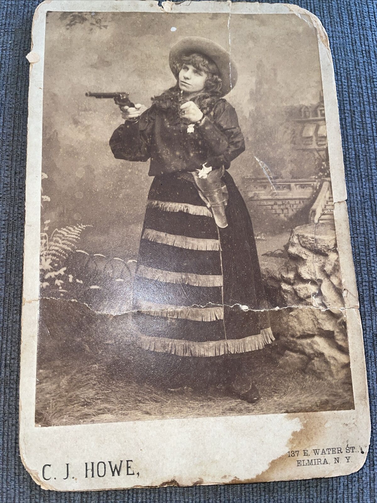 Extremely Rare Original Cabinet Card Photo Annie Oakley 4 1/4\