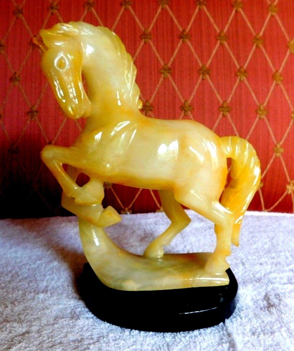 STALLION HORSE FIGURINE MADE OF YELLOW / GOLD HEAVY RESIN w/ base GORGEOUS 