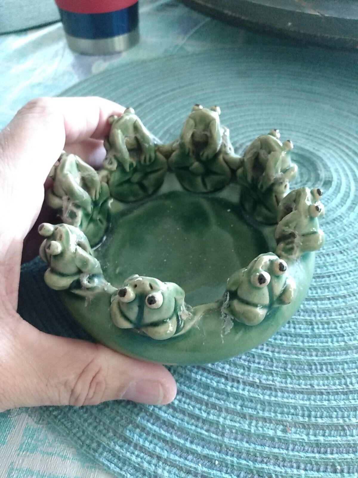 Beautiful Majolica Style Pottery Frog Design Small Footed Planter Bowl 8 Frogs