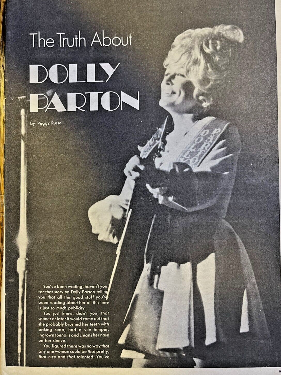 1975 Country Singer Dolly Parton