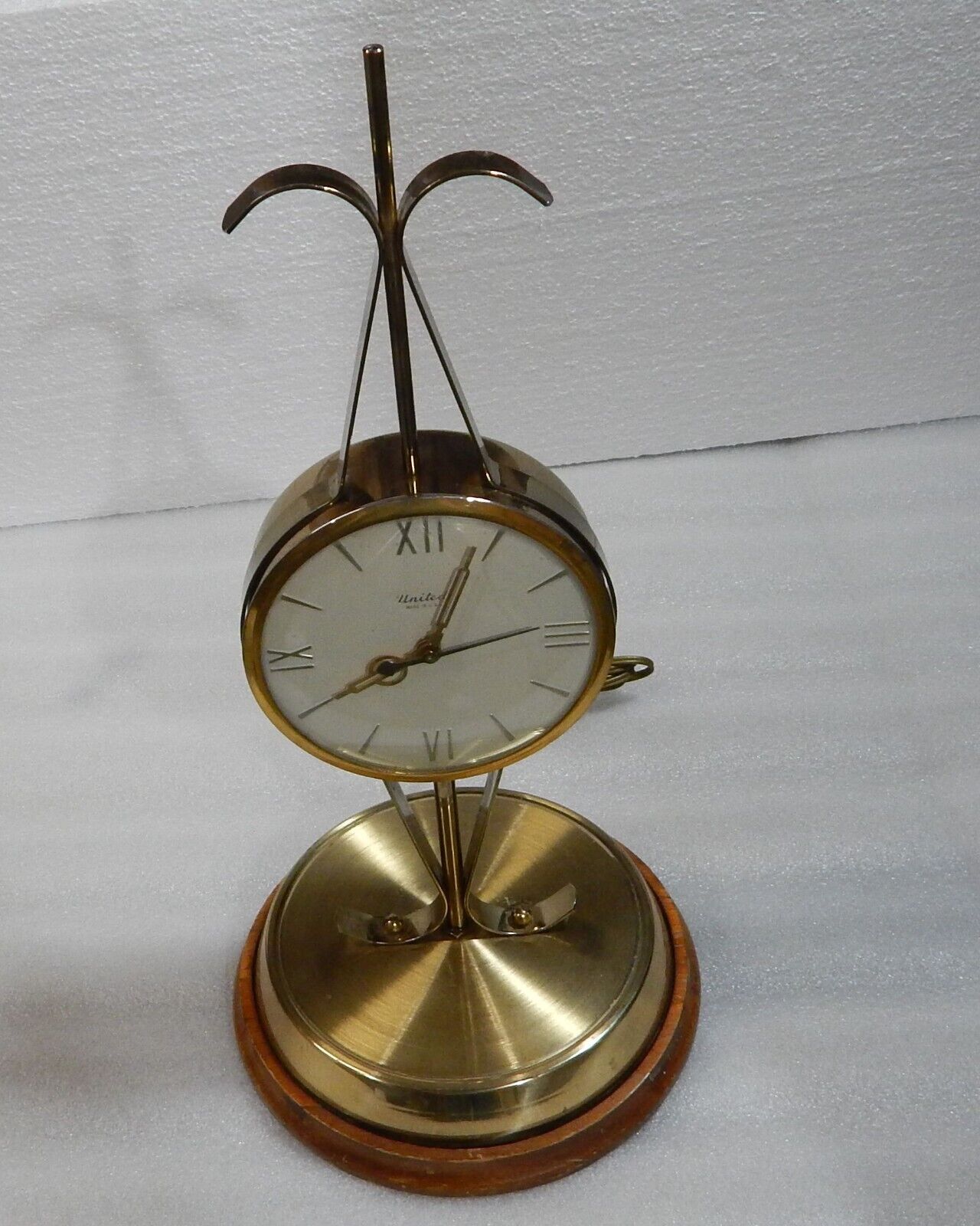 Vintage United Electric Mantle Clock #207 Brass & Wood NO SCALE