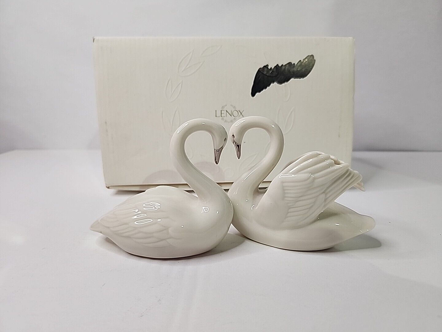 Vintage Lenox Wedding Promises Forever Yours Swans Porcelain Figurine 1999