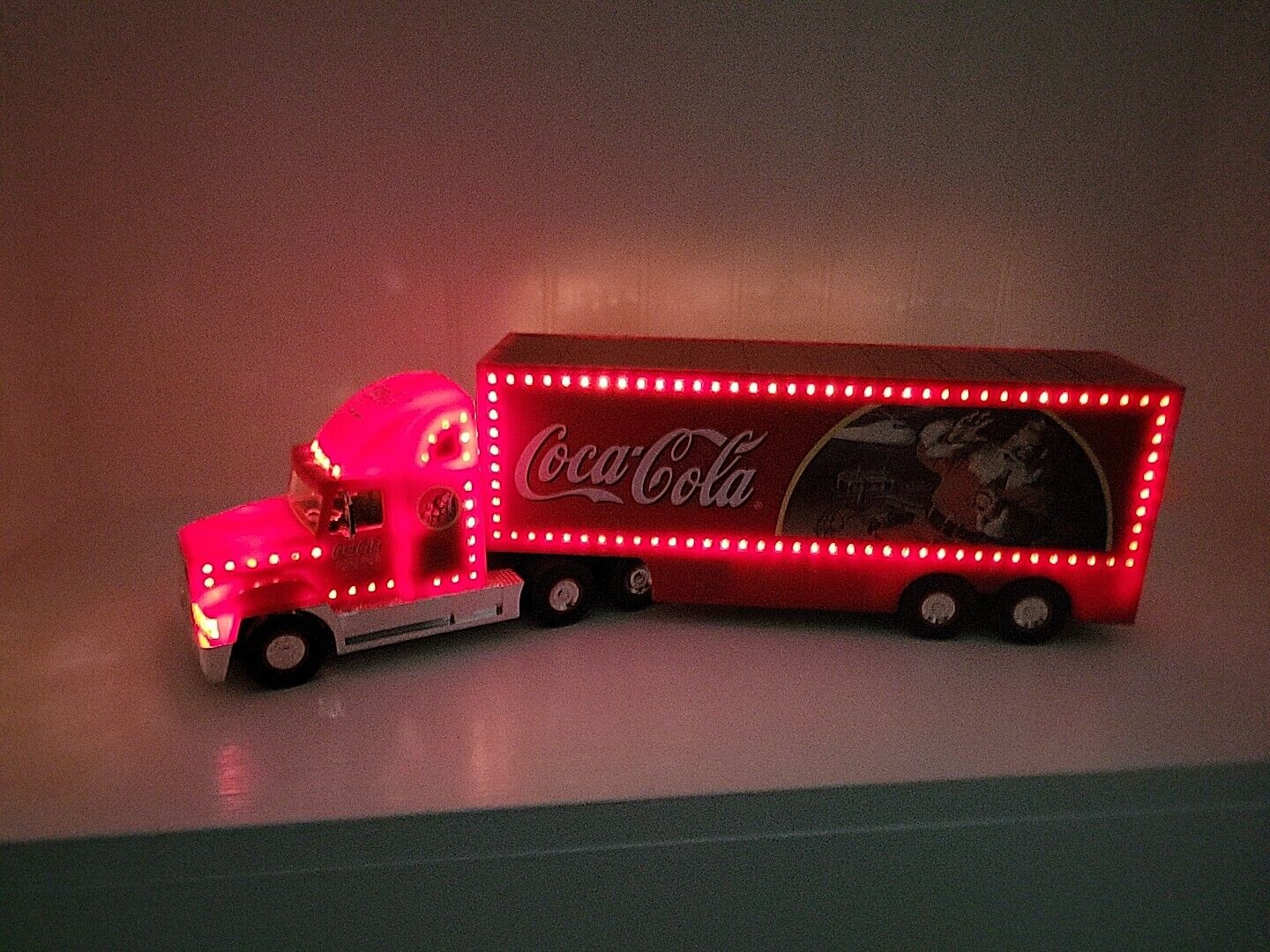 Vintage 1998 Coca-Cola Battery Operated Holiday 18 Wheeler  Semi Truck Lighted