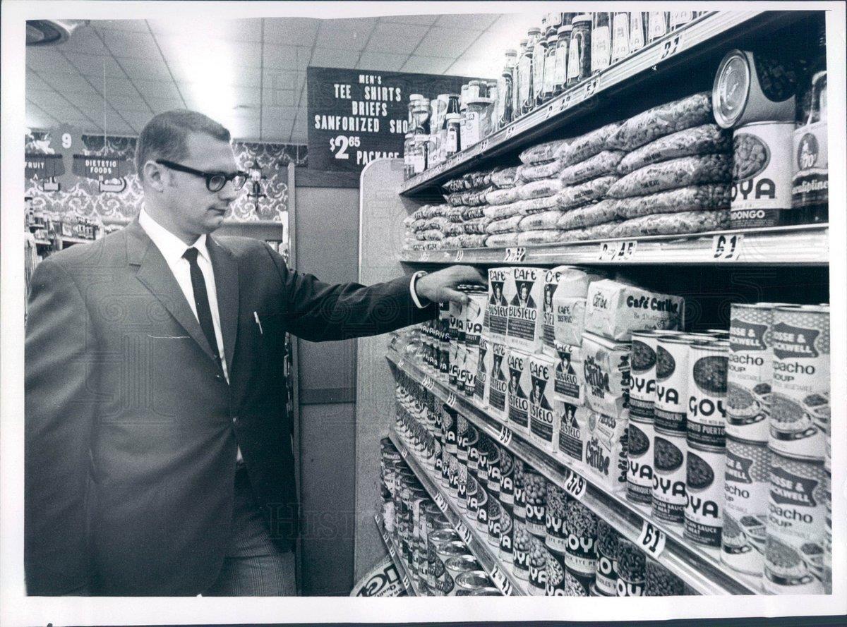 1968 Press Photo Cleveland OH Pick-N-Pay Grocery Store on Lorain - ner52179