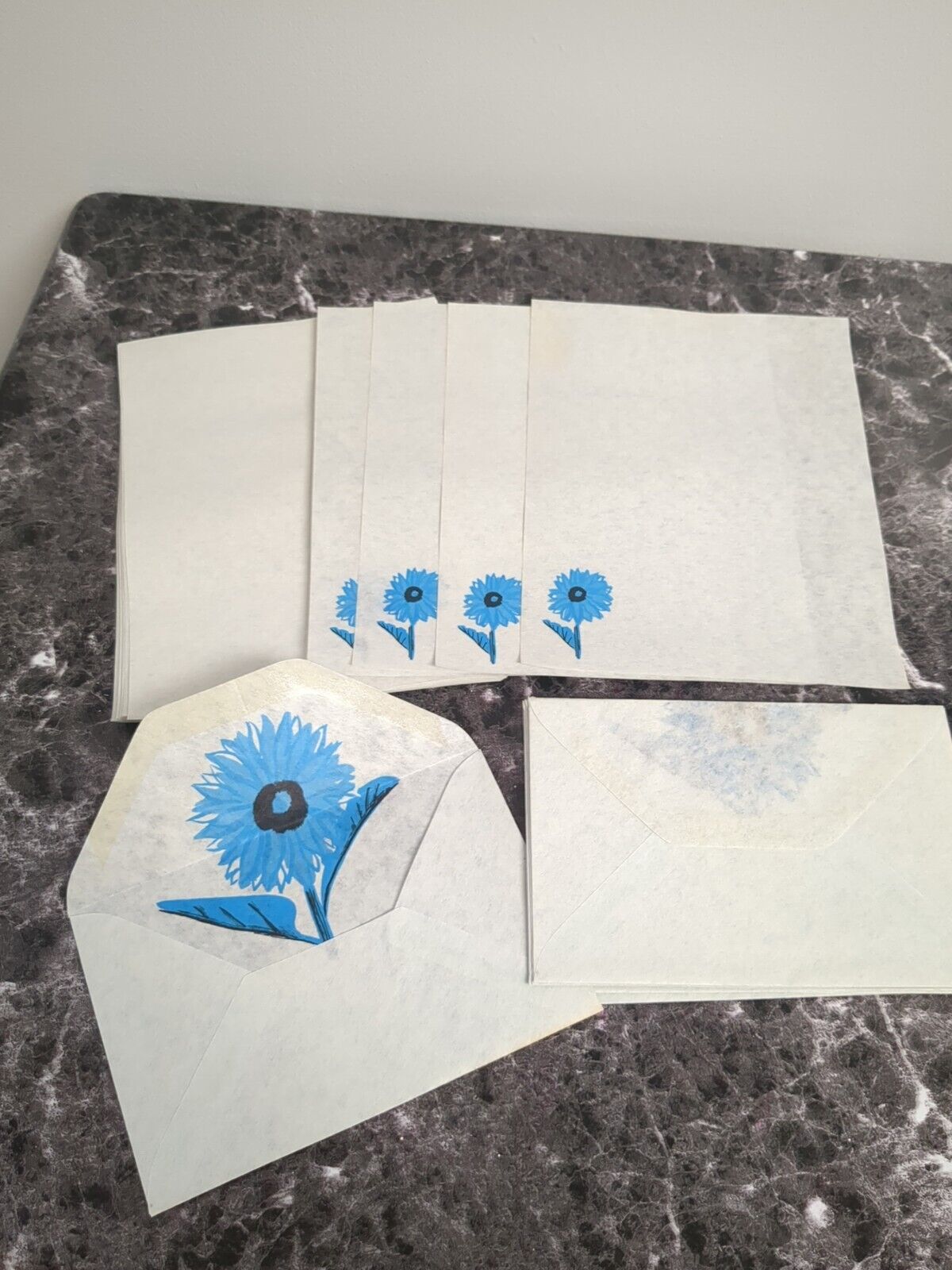 Vtg 1970s Cotton Fiber Blend Paper Stationary Envelope Set Blue Floral See Desc.