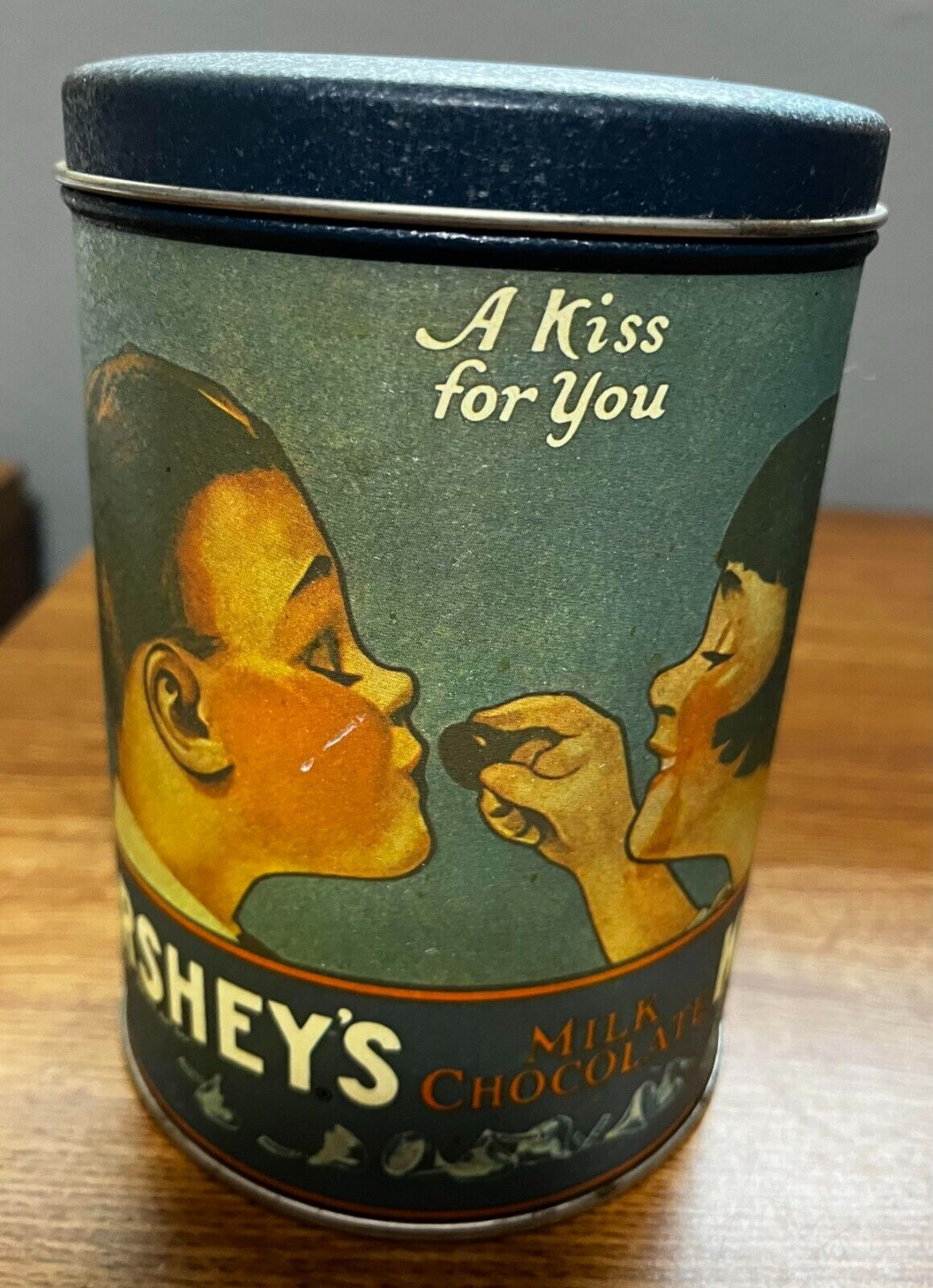 3 Hershey\'s kisses tins 1980, 1989, 1990