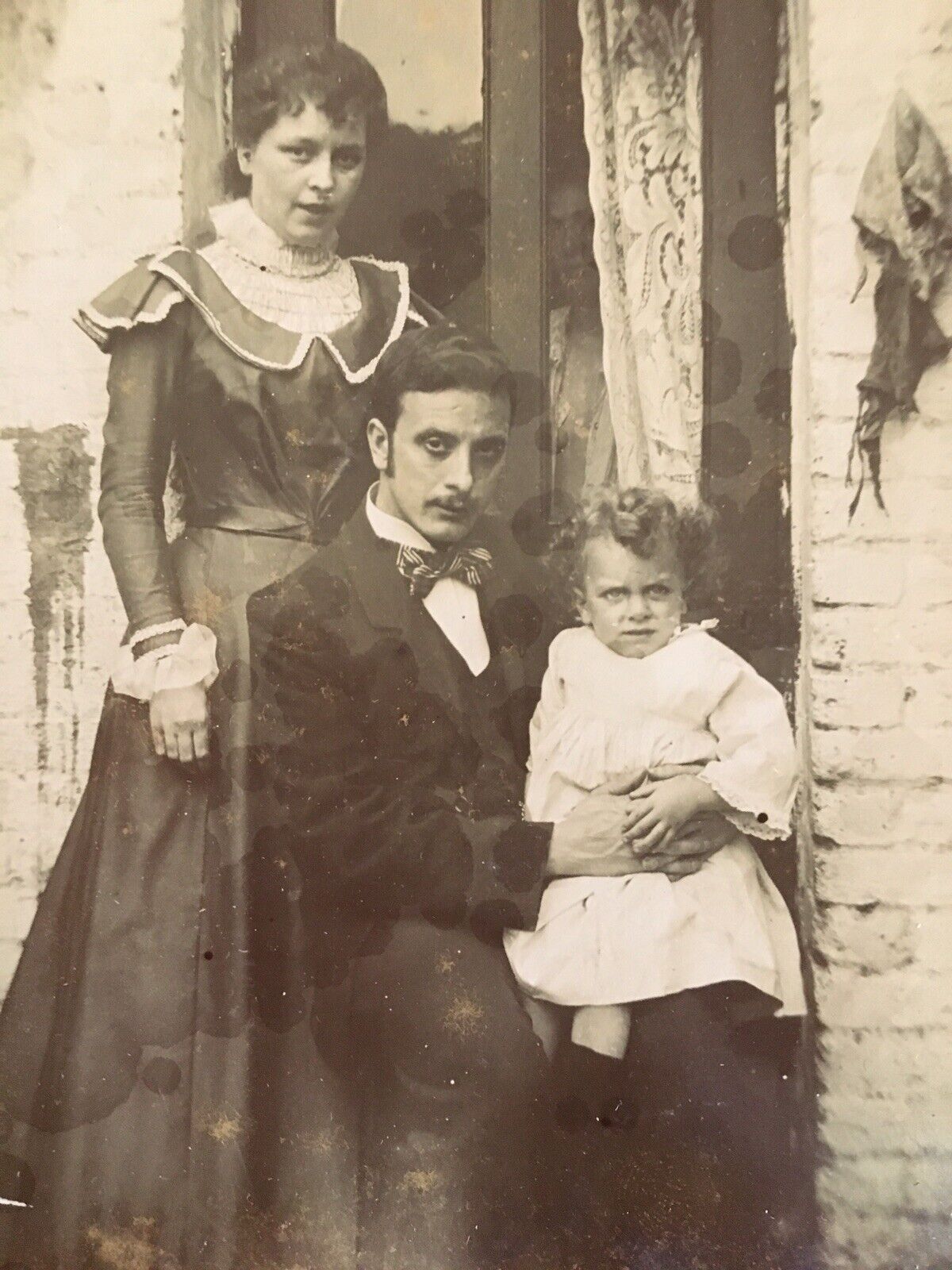 Strange Choice of Location Family Outside House Cabinet Card Victorian Photo: 