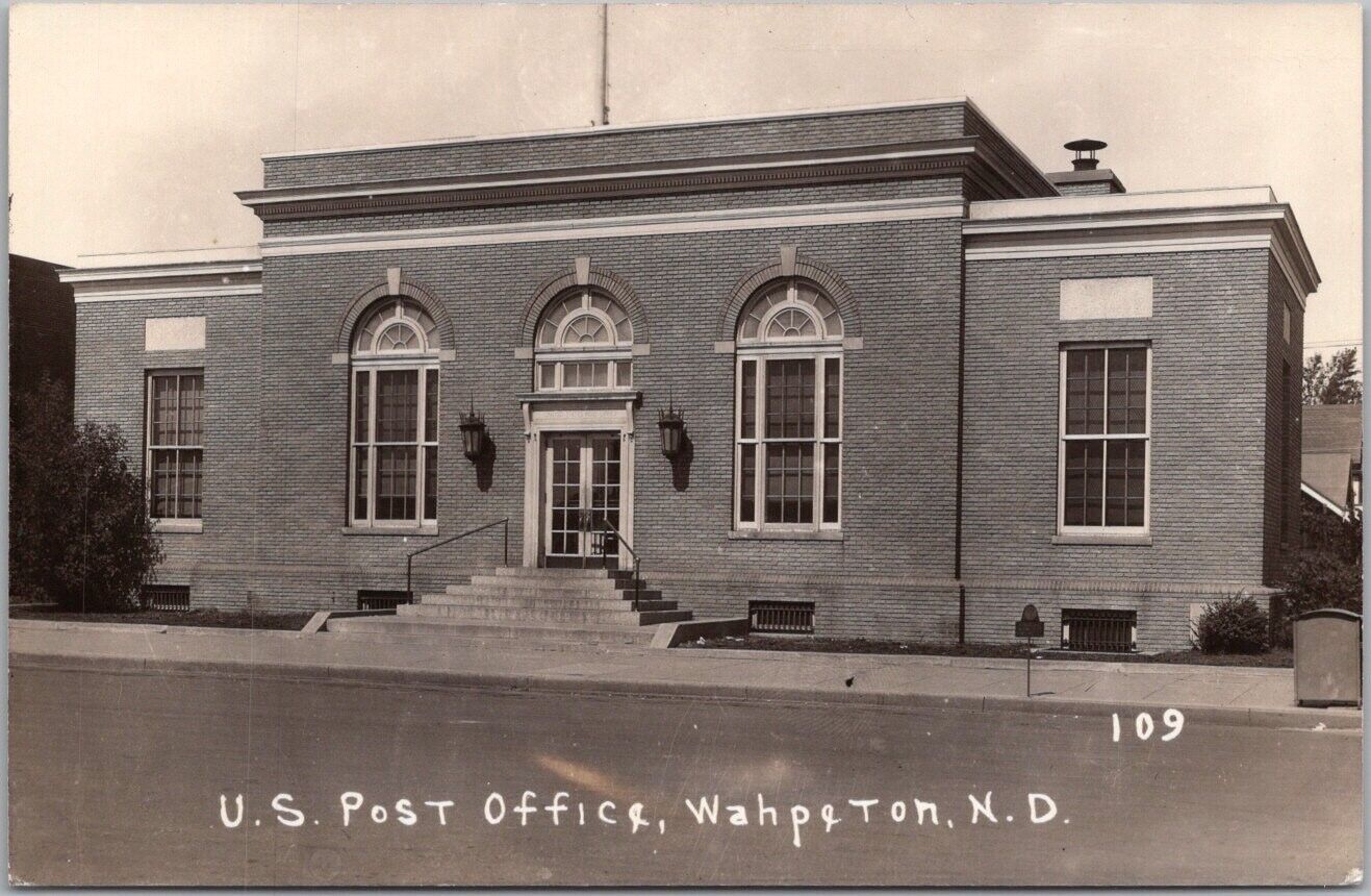 1940s WAHPETON, North Dakota RPPC Real Photo Postcard \