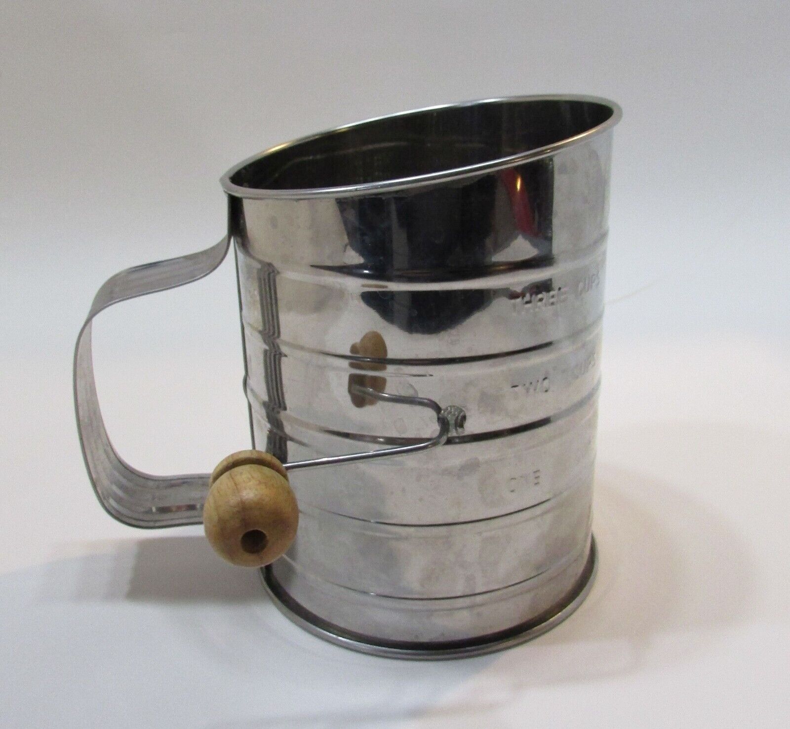 Excellent Vintage 1990\'s 3 Cup Measuring Hand Crank Tin Flour Sifter w Wood Knob
