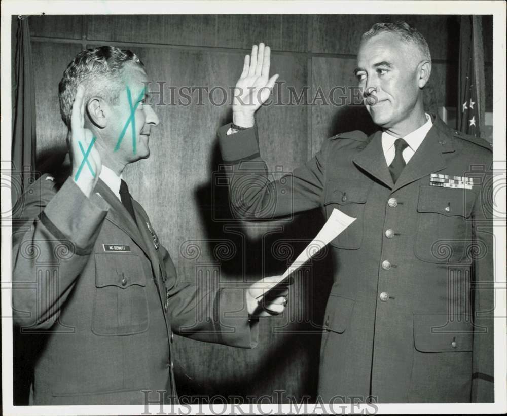 1967 Press Photo Colonel Marcus Kinevan sworn in as Air Force Academy professor
