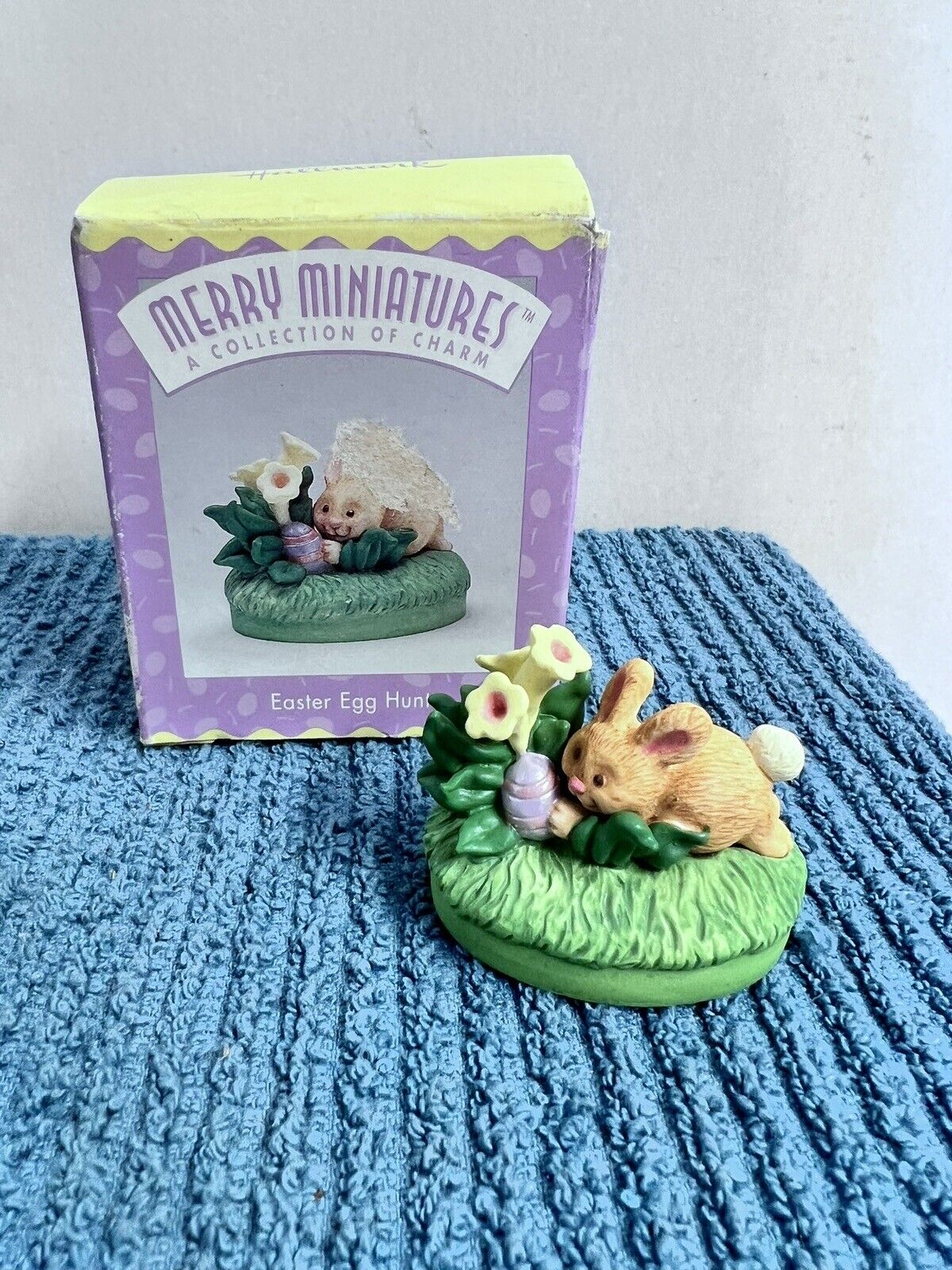 Hallmark EASTER EGG HUNT Bunny w/ Egg Merry Miniatures Figurine 1996