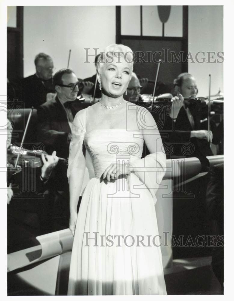 1959 Press Photo Singer Frances Langford accompanied by orchestra. - hpx20218