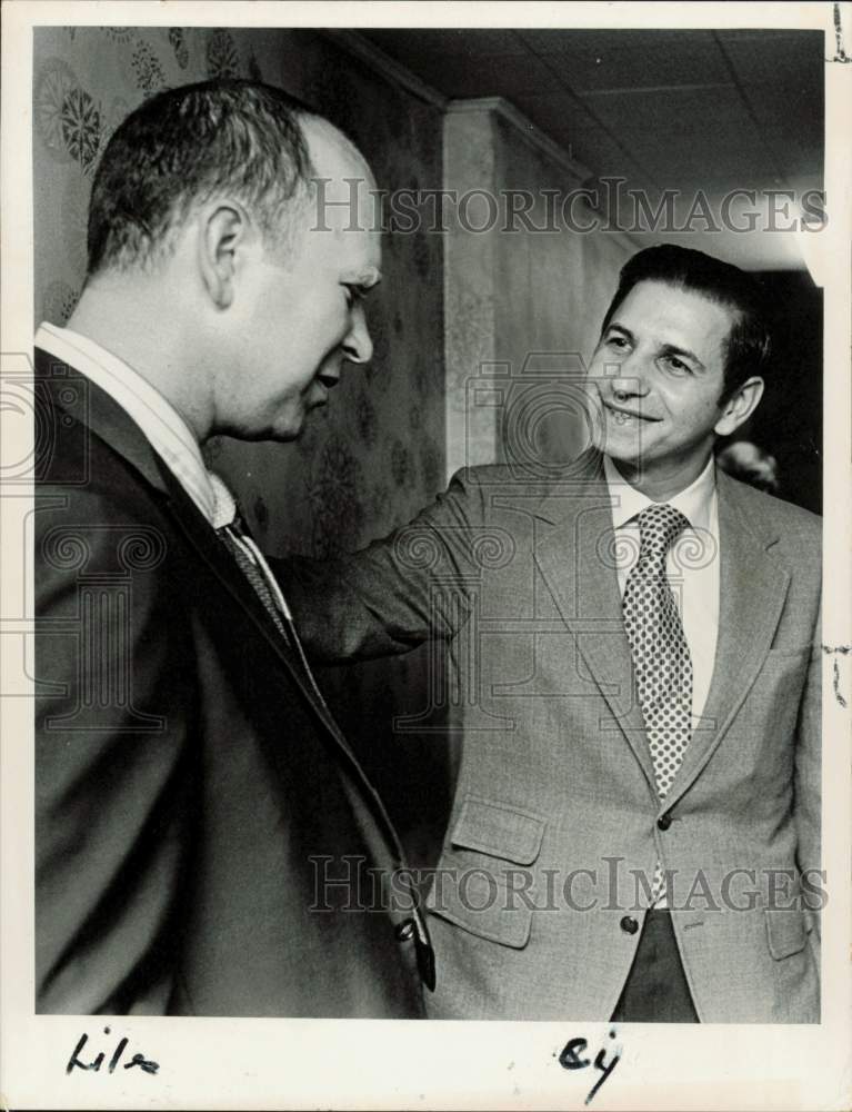 1970 Press Photo Edmund Lies and Cy Bahakel talking about campaign setbacks