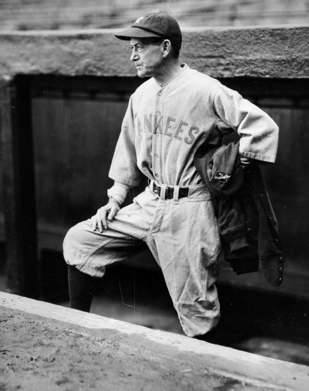 1927 MILLER HUGGINS New York Yankees Manager PHOTO   (187-g)