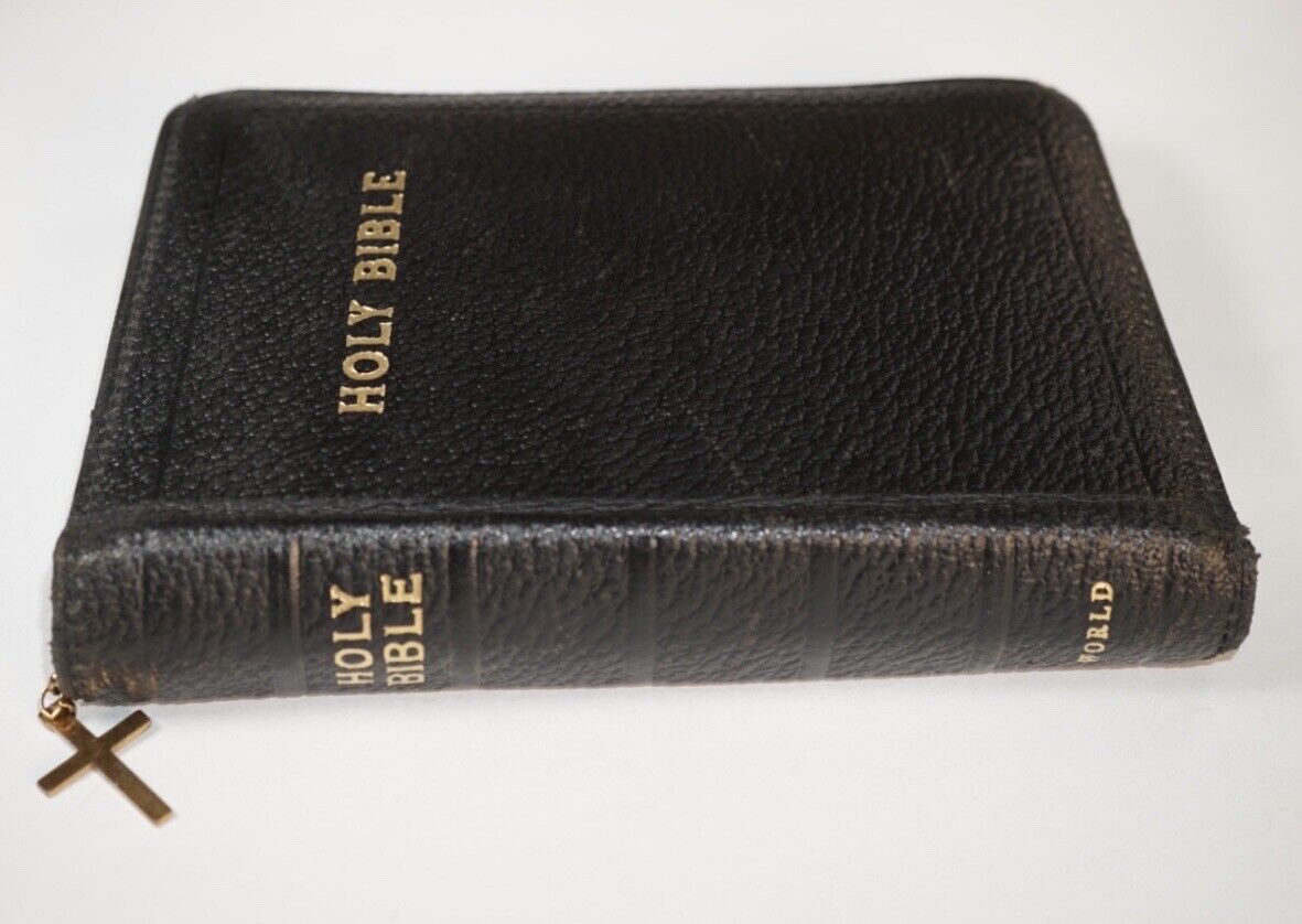 Vintage Personal Holy Bible w/Leather Zipper Case by World Publishing (6x4.25x1)