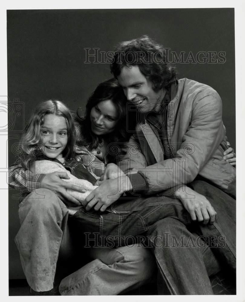 Press Photo Actors Barbara Hershey and Cliff DeYoung with Elizabeth Cheshire
