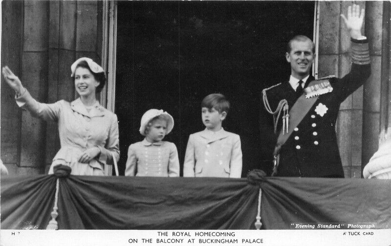 England UK Royalty Queen Elizabeth II Tuck Buckingham RPPC Postcard 22-10790