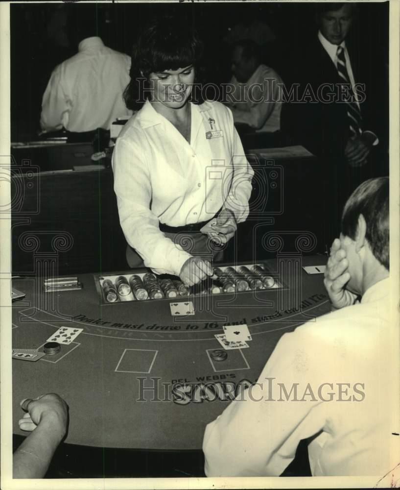 1977 Press Photo LaVonne Ludian at Del Webb\'s Sahara casino - tua27840