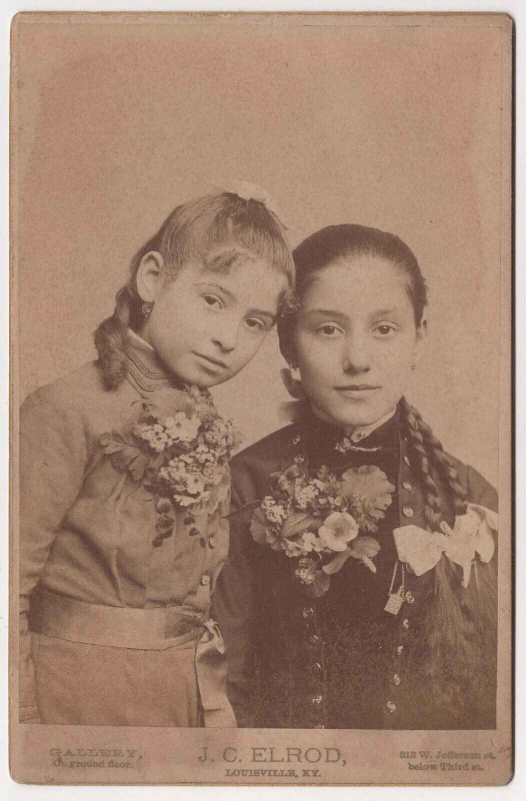 C. 1890s CABINET CARD TWO CUTE LITTLE GIRLS WEARING FLOWERS LOUISVILLE KENTUCKY