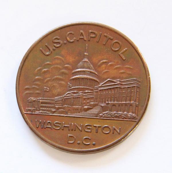Vintage  Washington D. C .Brass Souvenir Coin / Medal White House & Capital Bldg