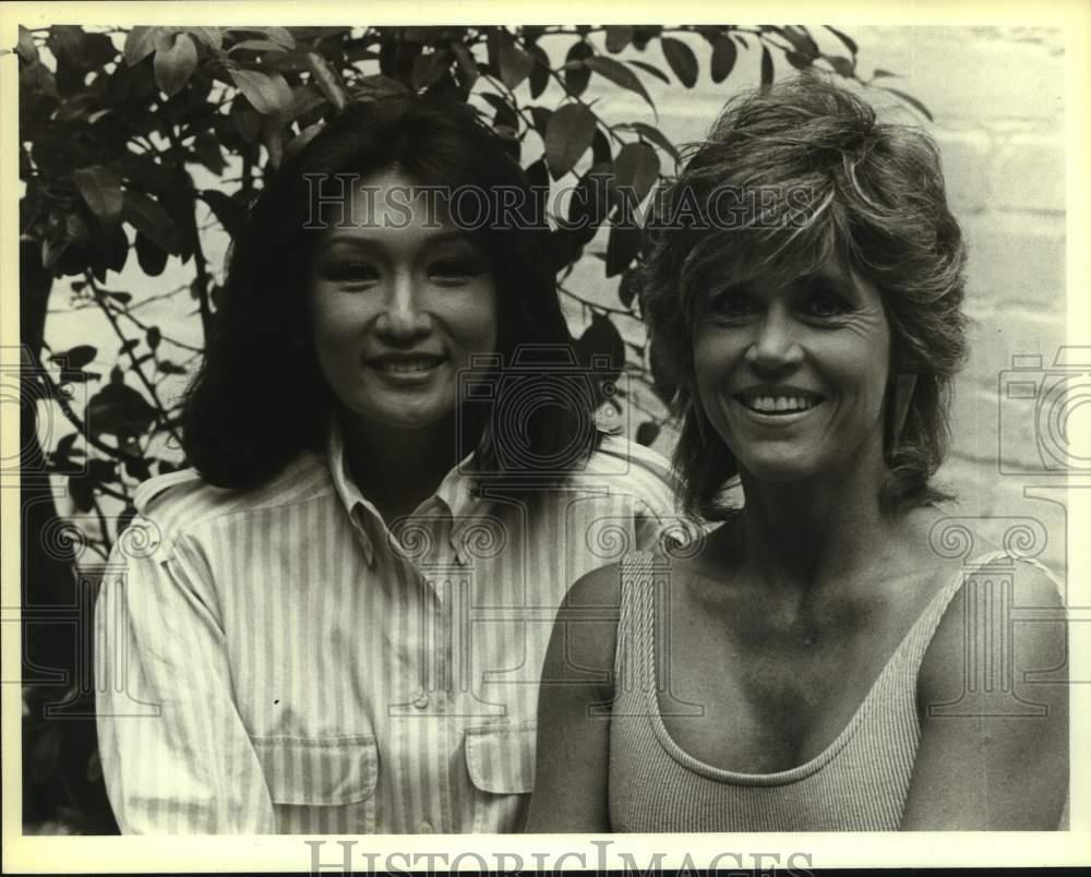 1987 Press Photo Connie Chung and Jane Fonda on Life in the Fat Lane, on NBC.