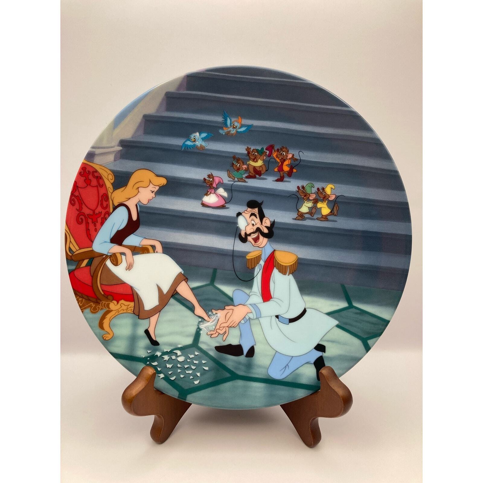 Vintage Disney Knowles Collector Plate Cinderella ”If the Shoe Fits\