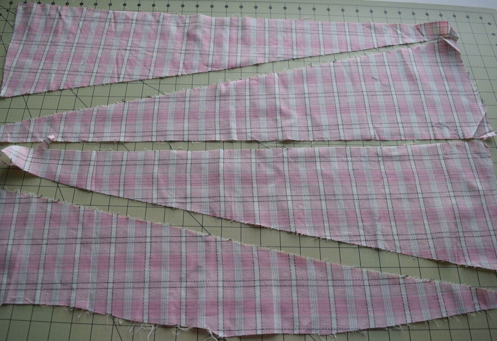 2971 4  Long pcs antique 1890-1910\'s thread dye woven cotton, pink/white plaid