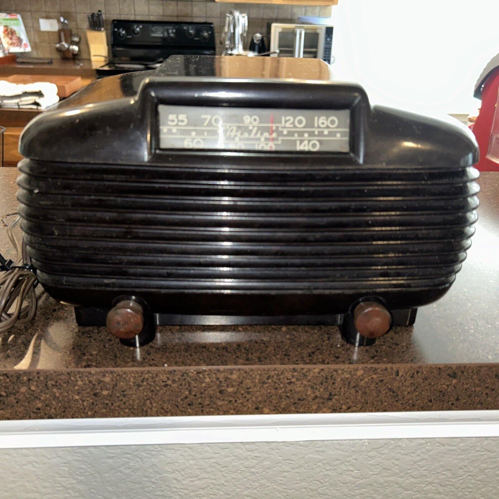 Vintage Wards Airline Tube Radio Model No. 15GCB-1583 Tabletop Bakelite 1948-52