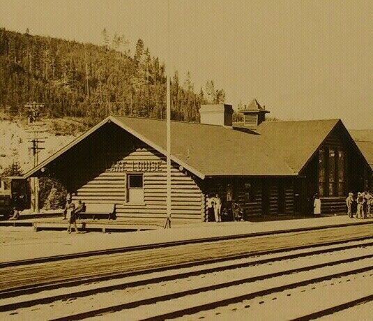 Byron Harmon #189 Lake Louise Railroad Depot Canada RPPC VTG Log Cabin Train
