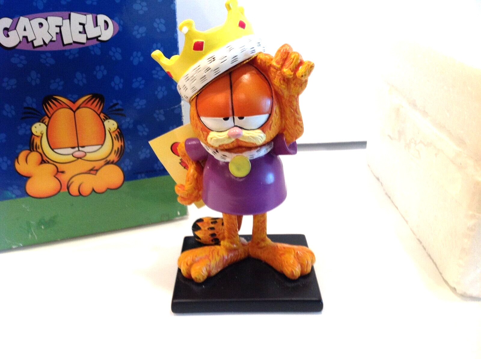 GARFIELD THE CAT APPROACH THE KING by WESTLAND NUMBER 15282 RARE NIB