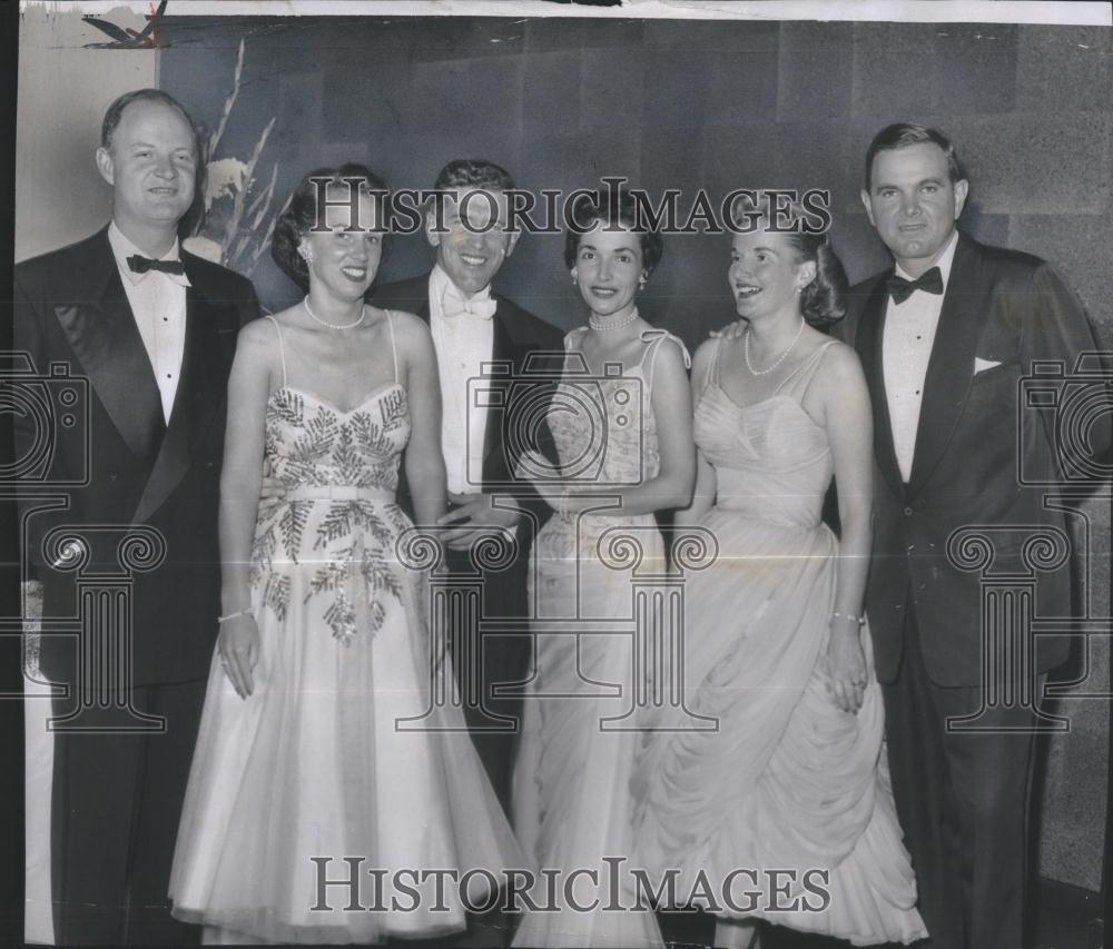 LARGE 1954 Press Photo Cinderella party guests - SSA04863