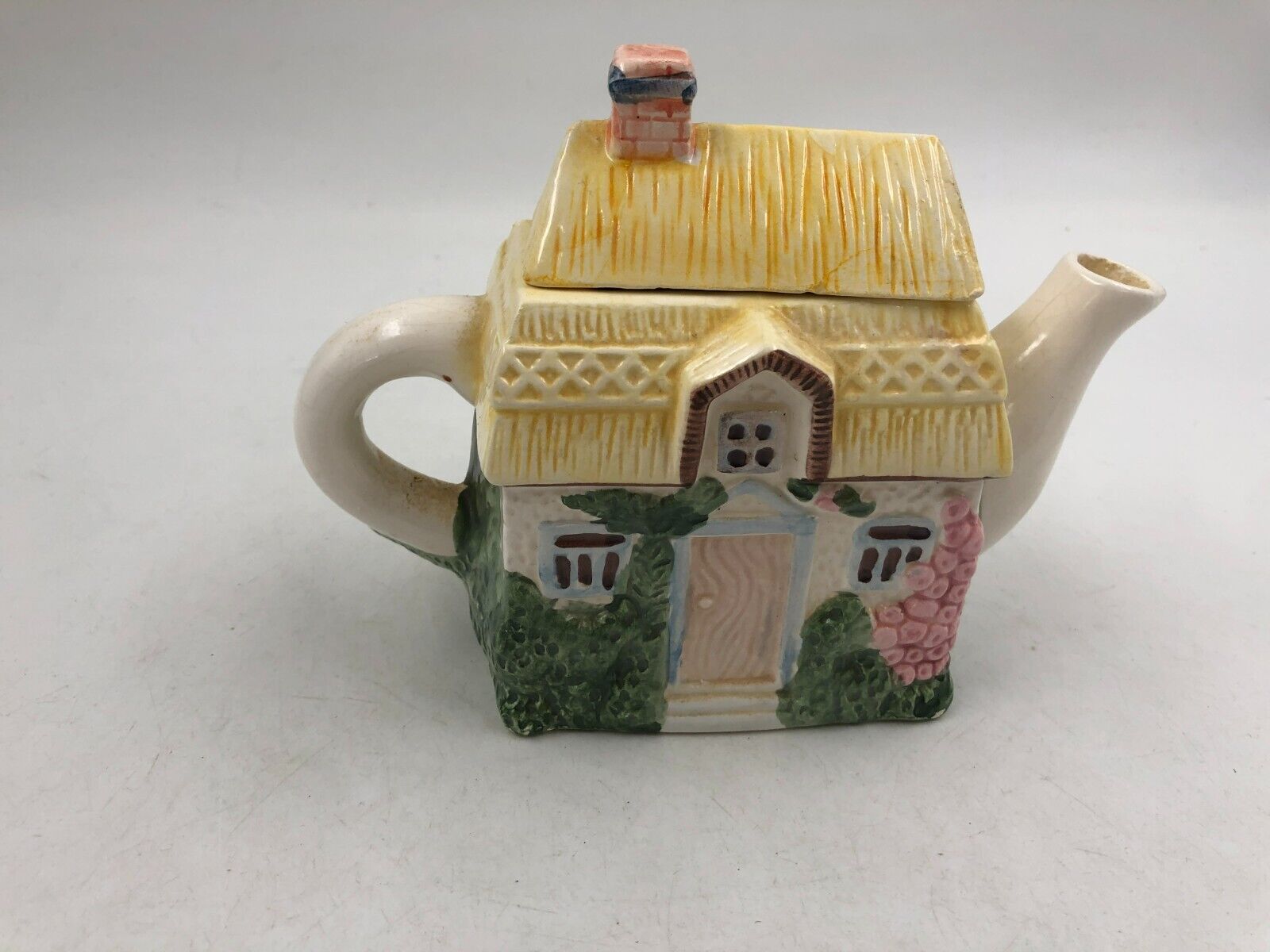 Pre-Owned Ceramic 6in Spring House Teapot DD02B18001