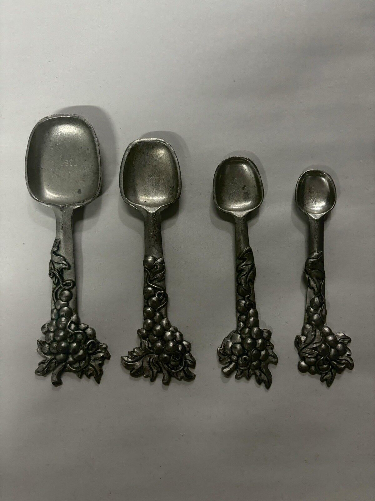 Seagull Pewter Measuring Spoons grape Pattern 1996
